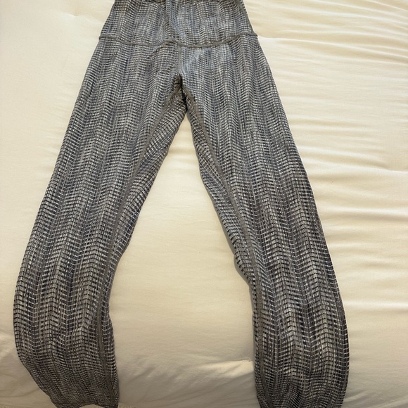 LULULEMON LEGGINGS - SIZE 4 - Picture 7 of 9